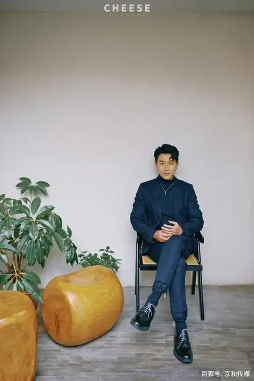 刘恺威"real me"时尚大片曝光 沉淀时光展纯粹型格