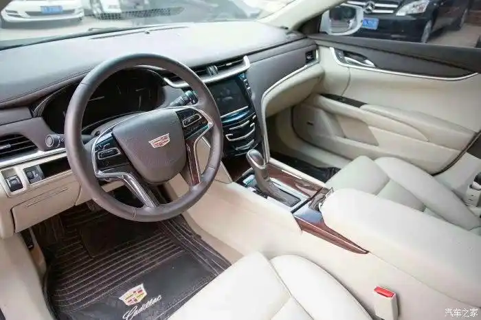 内饰颜色搭配很漂亮的凯迪拉克xts
