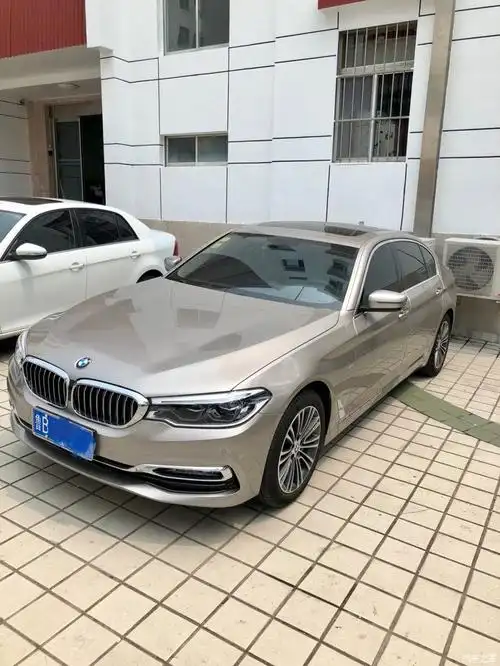 月光银比开士米银要深一点