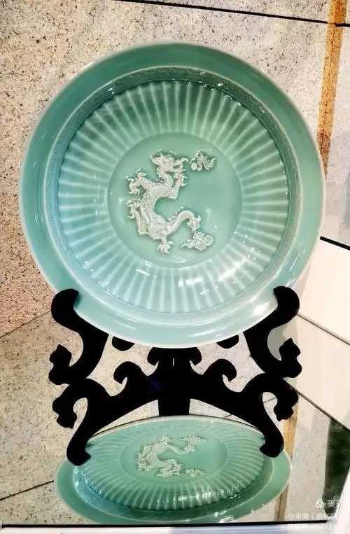 青翠欲滴  温润如玉——参观当代龙泉青瓷展