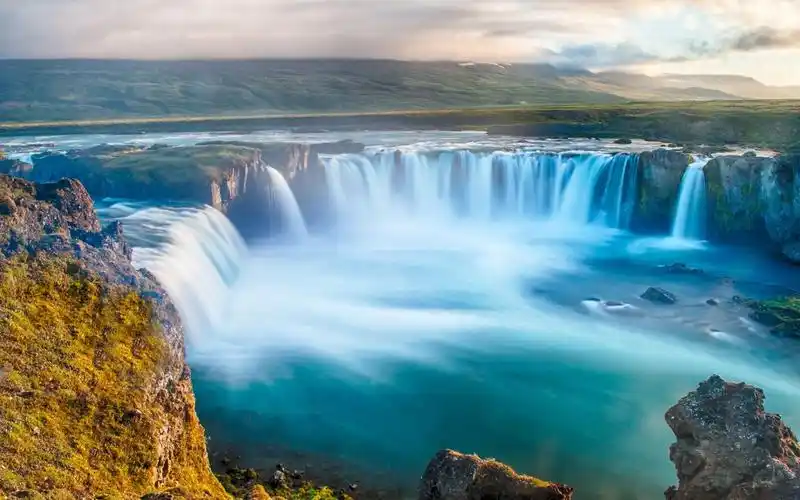 刘禹锡最具民歌风味的竹枝词:花红易衰似郎意,水流无限似侬愁