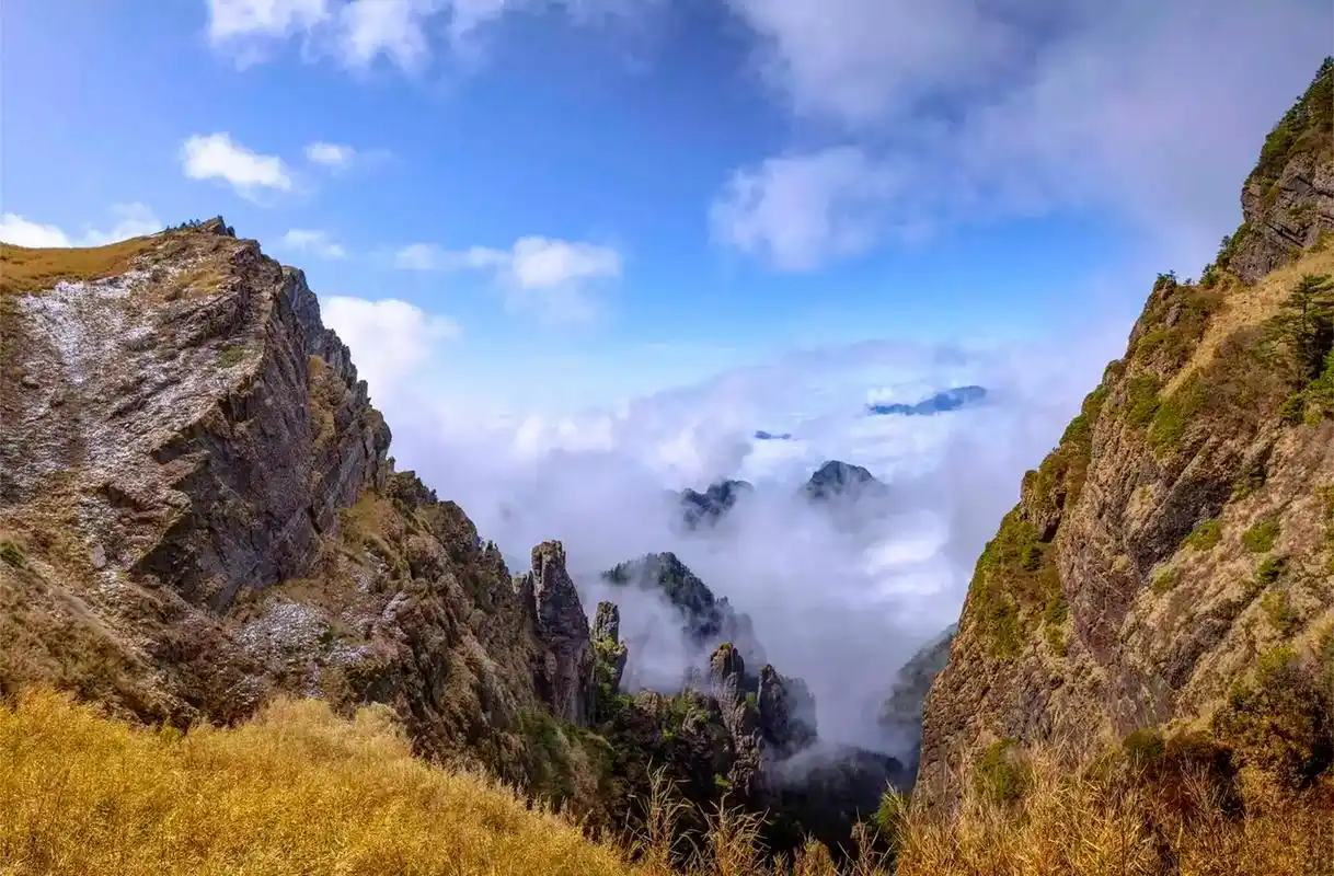 "华中屋脊""神农天园"湖北神农架    风景垭又名"巴东垭",有"神农第一