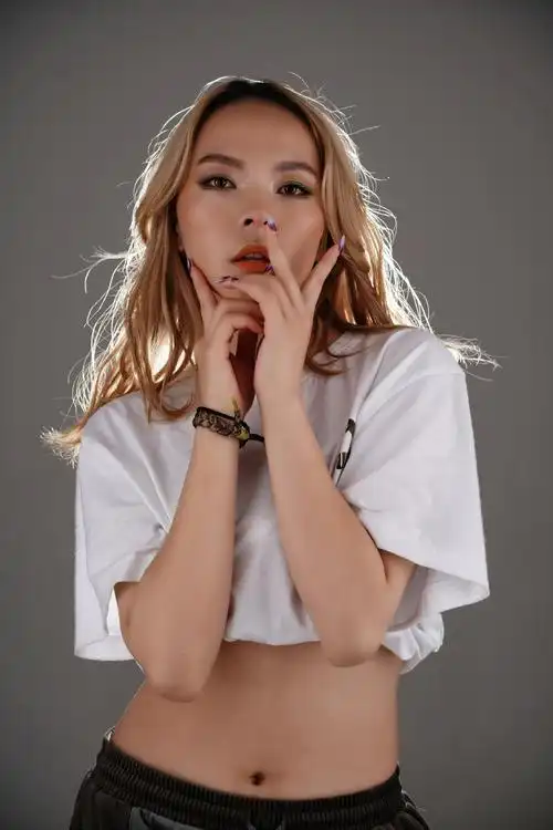 行走在光影的记忆里罢了民谣有三爱情理想远方听者有