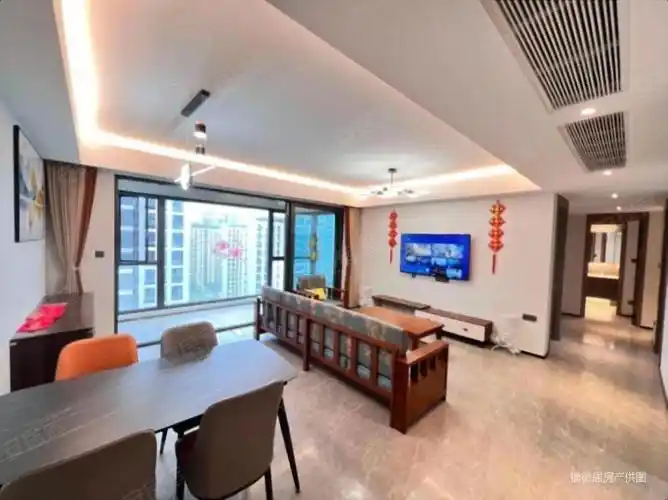 还送地下车位,万科锦上和风华苑二手房,243万,4室2厅,2卫,131.