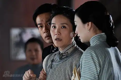 图文凤穿牡丹上海热拍严晓频饰演郁母