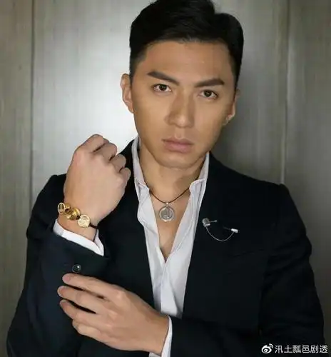 袁伟豪被嘲讽吃软饭怒气回应被网友笑小心眼黎诺懿成回答模范