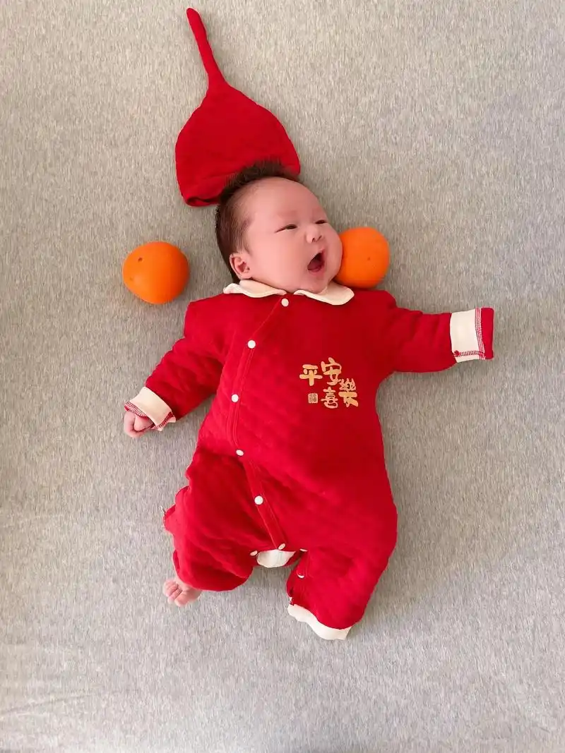 宝宝家庭满月照