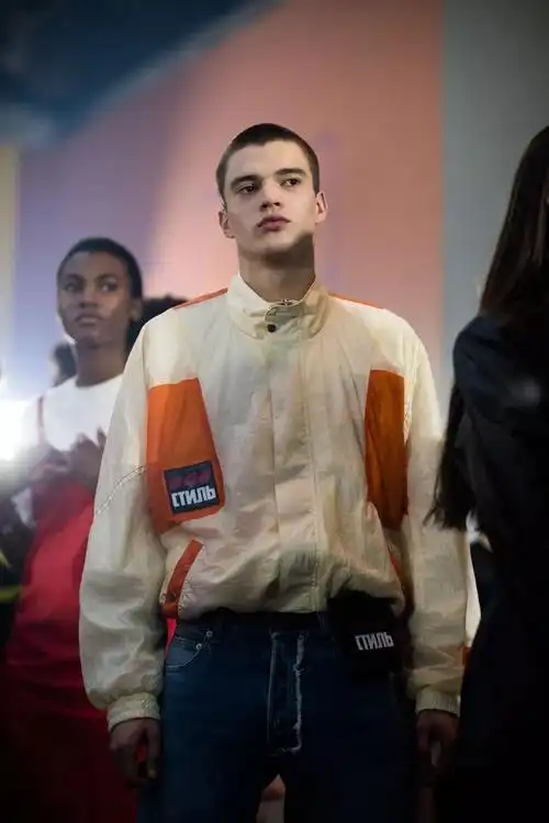 virgil把kanye的拥抱送给了自己最好的朋友