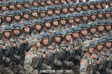 夜袭阳明堡"战斗模范连"英模部队方队