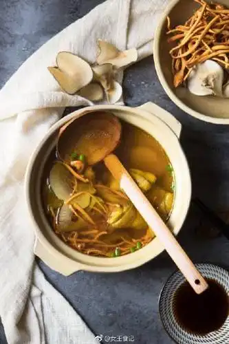 不可辜负的美食# 炖了俩小时的虫草花海底椰土鸡汤 补补补 #早餐纯è