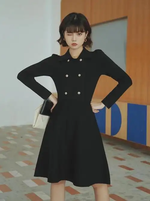 不妨试试这些纯黑色连衣裙,时髦百搭不挑人_造型_设计_进行