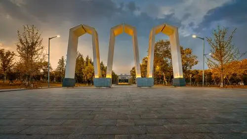 湘潭大学三道拱门