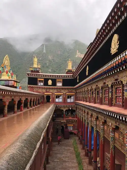 包含德格县最好玩的旅游安排的词条