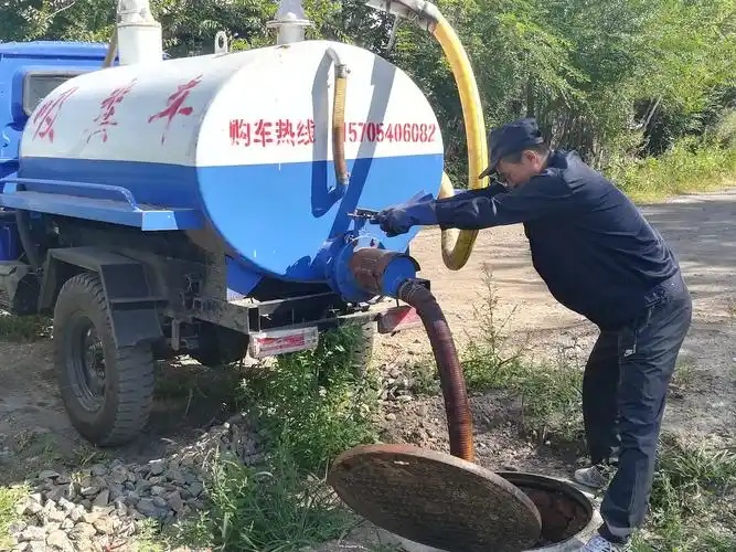 保证吸污车作用良好        张岩清:负责吸污车作业及安全防护号