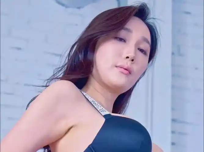 美女模特车尤莉【黑蓝比基尼泳装】时尚穿搭摄影