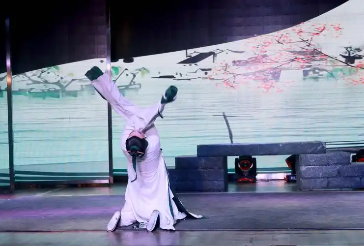 德清清溪越剧团,《游子吟》"草根班"下乡巡演剧照