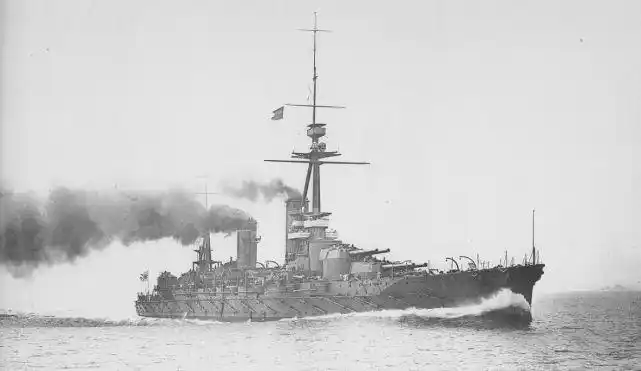 舰桥越来越高,二战日本有名的"违章建筑"——扶桑级战列舰