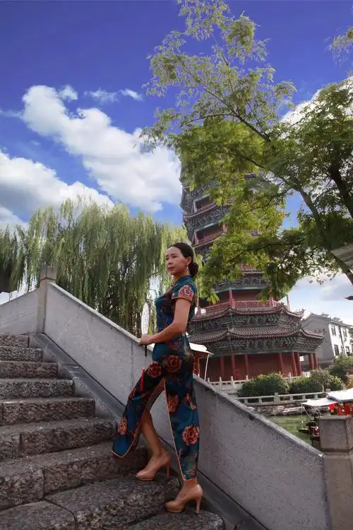 旗袍美女滦洲古城一游