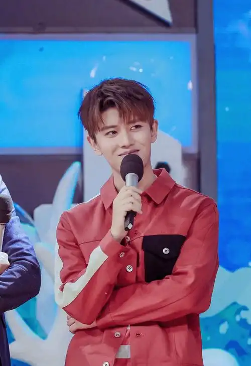 任嘉伦天天向上帅气高清图片