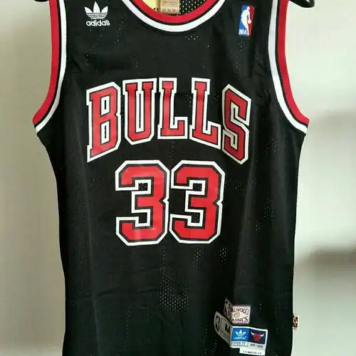 滕15讯体15育nba公牛队33号 皮蓬 黑色 刺绣球迷版网眼球衣 篮球