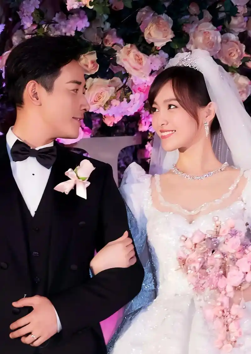 唐嫣在一次采访中曾透露道:我和罗晋在一起半年,他提了6次分手