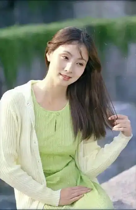 陶虹学穿搭时尚又性感年轻时更具优雅气质网友这样的女神看不够