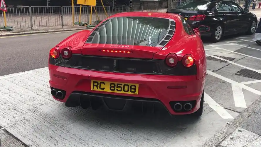 【香港街拍】红色法拉利中后置八缸跑车-ferrari f430