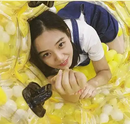 关晓彤北影室友颜值曝光眉毛改变脸型更突显气质