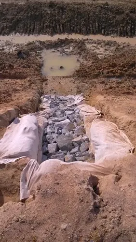 边坡支撑渗沟施工