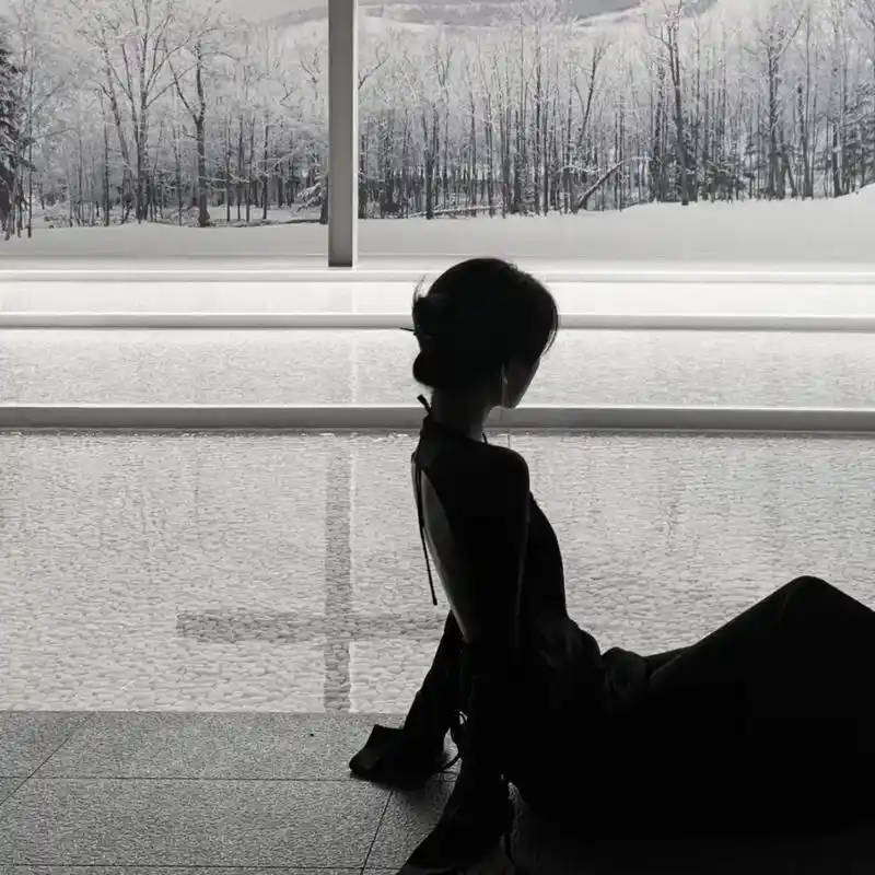 孤零零#孤独感拉满的头像#女生头像#背影头像#黑白系·1月前安静头像