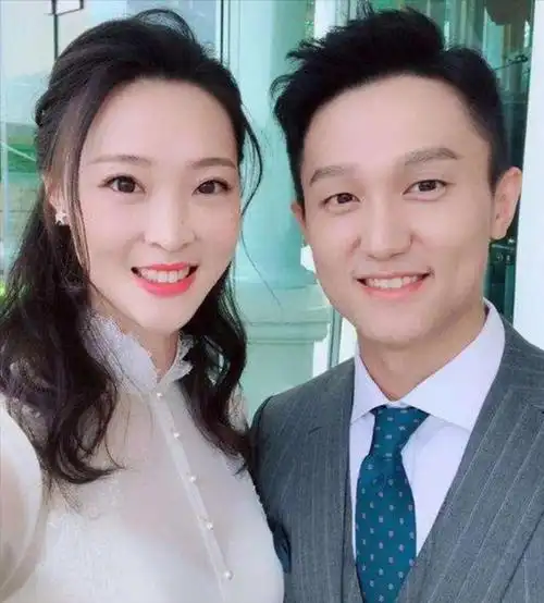 6年前192米女排冠军嫁给186米北大博士如今怎样了