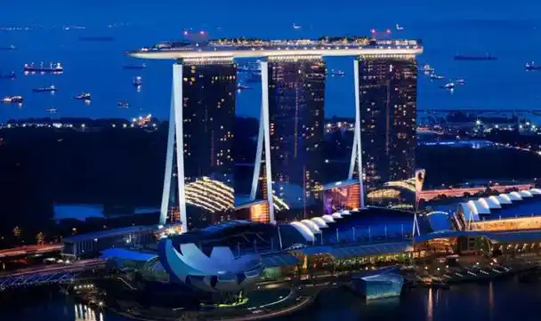 新加坡滨海湾金沙酒店现代建筑和科技的杰作