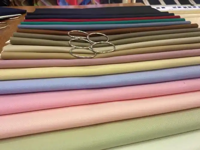 330克哔叽精纺羊毛,该面料轻薄,立体,挺括,成型比较好,颜色多