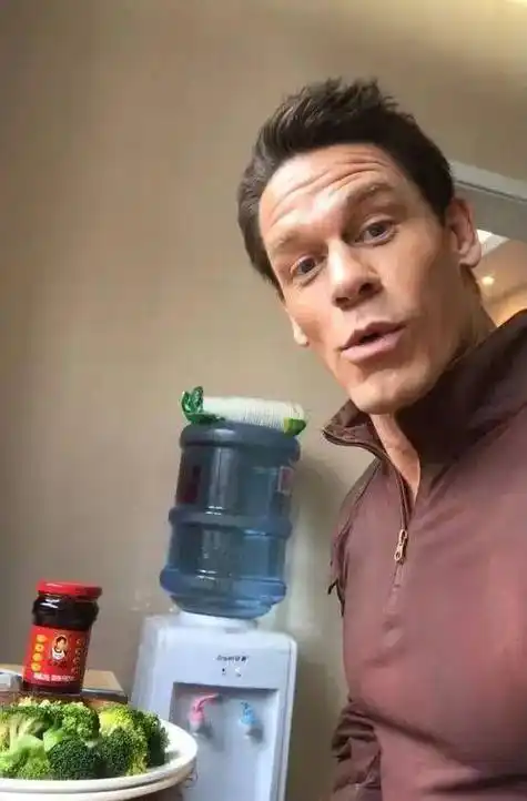 原创光溜溜的奥斯卡肌肉男为何叫赵喜娜他不但说中文还爱老干妈