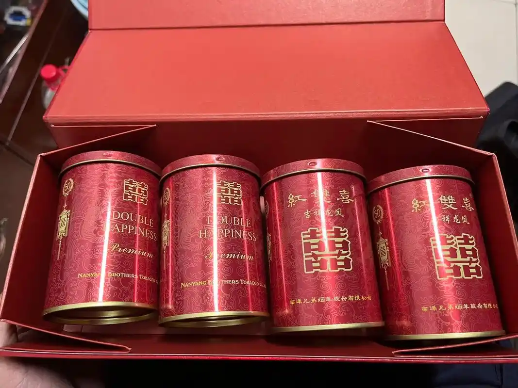 久违的双喜罐,香港9396南洋龙凤罐#红双喜罐装 #中秋礼品 - 抖音