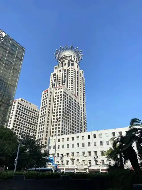 10号线豫园站金光外滩中心