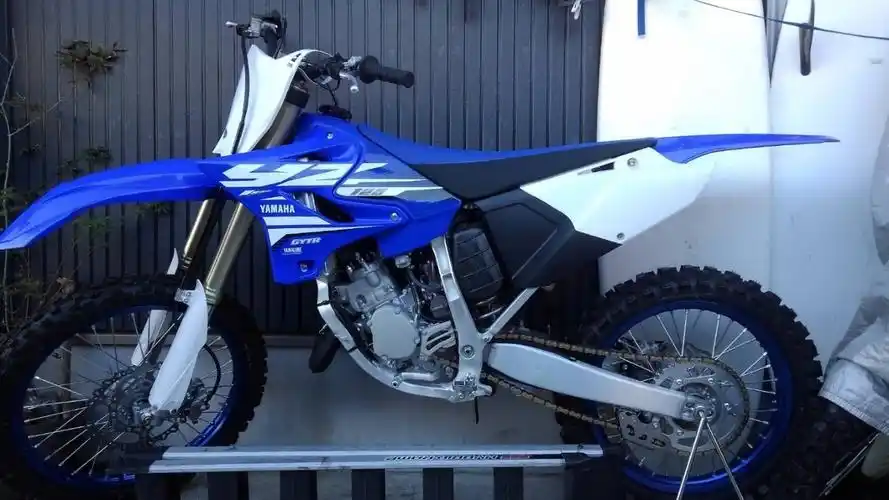 新品未使用 新车外し 2018年式 yz125 フロント スプロケット カバー