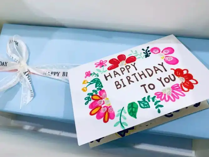 材料准备贺卡是一种传达祝福和关怀的方式,无论是生日,结婚,节日等