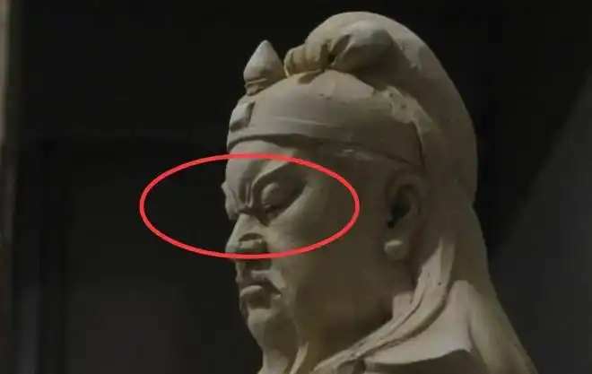 为什么关羽雕像基本都是闭眼的?雕刻师:睁眼的的代价你承受不起