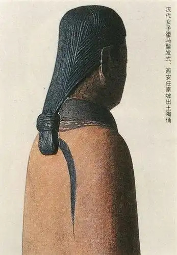 楚国男子发式椎髻从古至今,无论线条粗细的女子,对于与"情思"谐音的