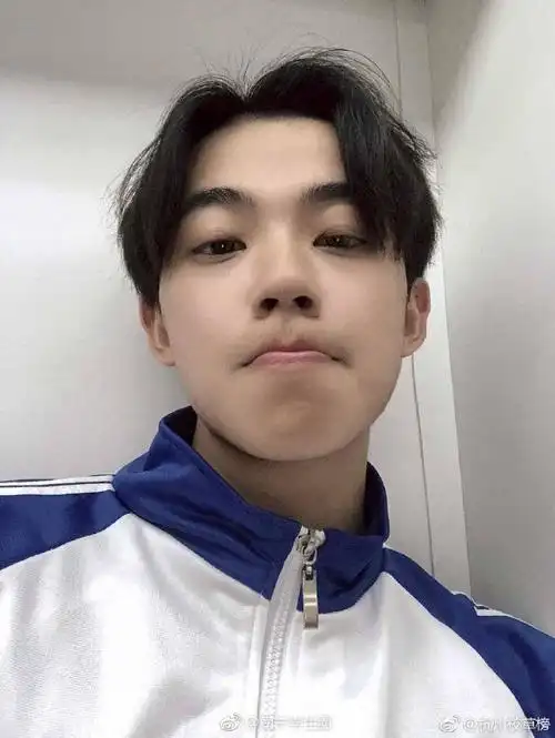 超帅小哥哥身高175爱好摄影