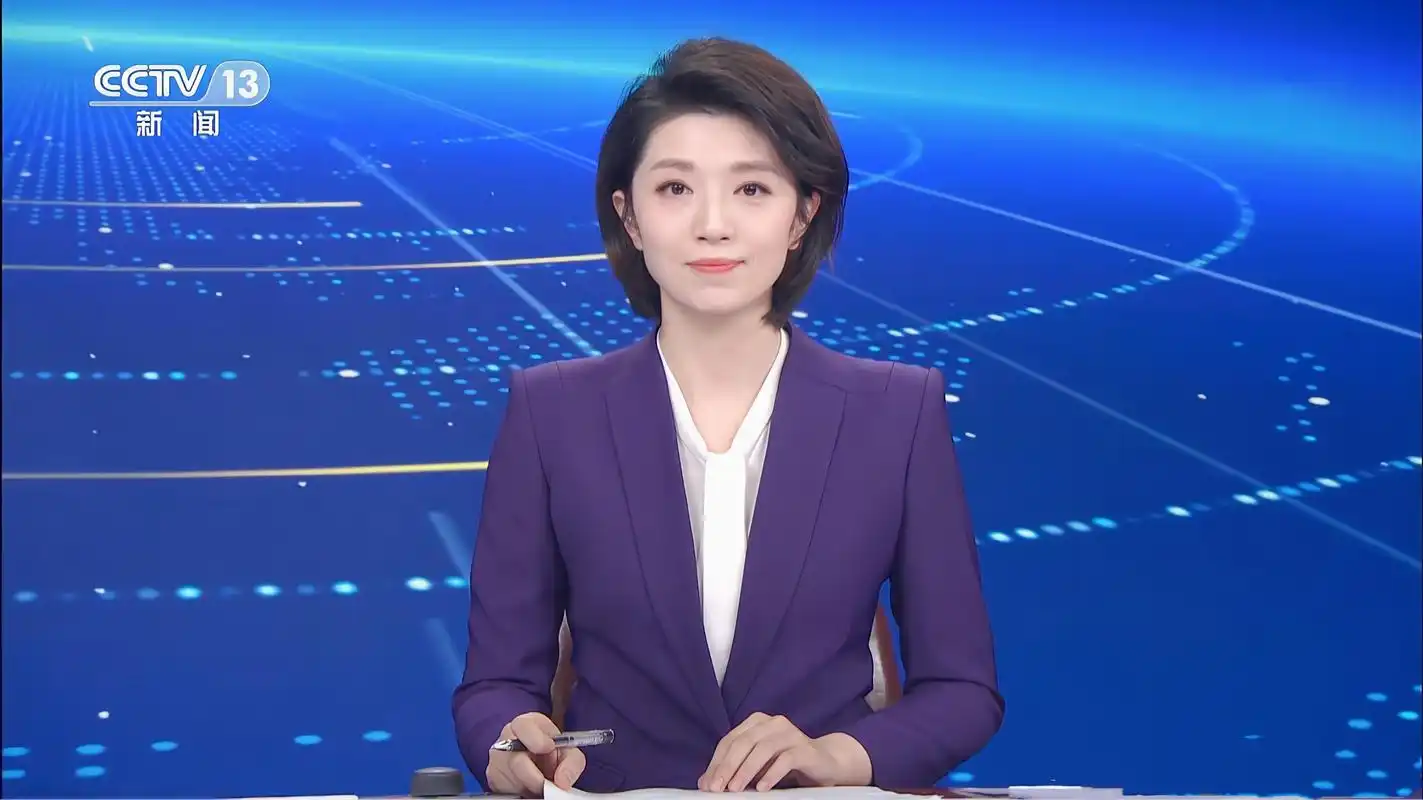 主持人大赛结束,果欣禹成《朝闻天下》固定主播,播音腔被看好