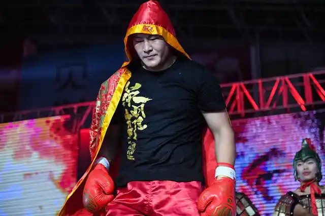 【荣耀时刻】 91公斤级牟海鹏全程压制艾合麦提