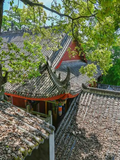 96#慈云寺  位于成都市金堂县云顶山,是中国唐代十大名寺,距今1800