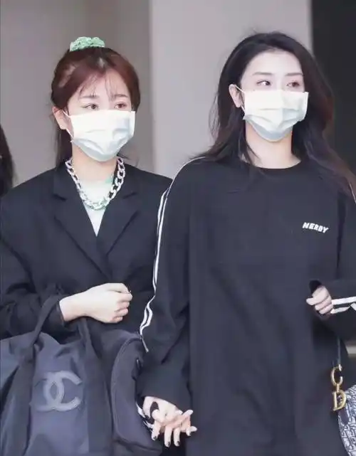 赵小棠猛夸虞书欣,被质疑是用力讨好,"大虞海棠"cp你们磕吗?