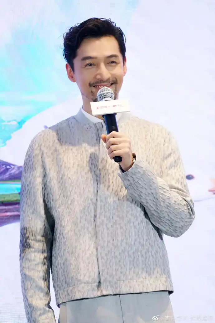 胡歌#胡歌东方航空代言人#今日胡先生@胡歌请查收