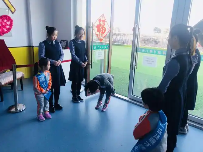 骥才幼儿园早接待礼仪