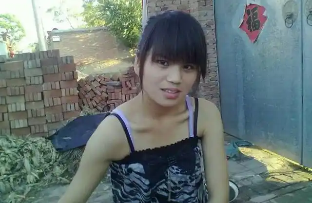 农村美女无聊自拍