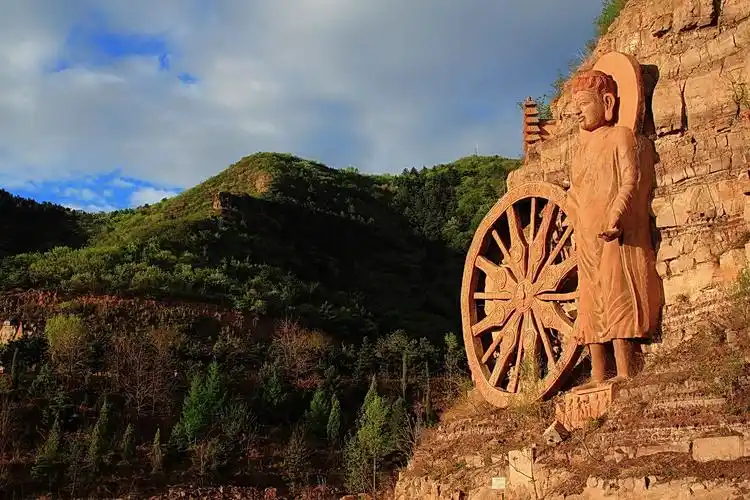 风景写实——晨曦下的承德僧冠峰