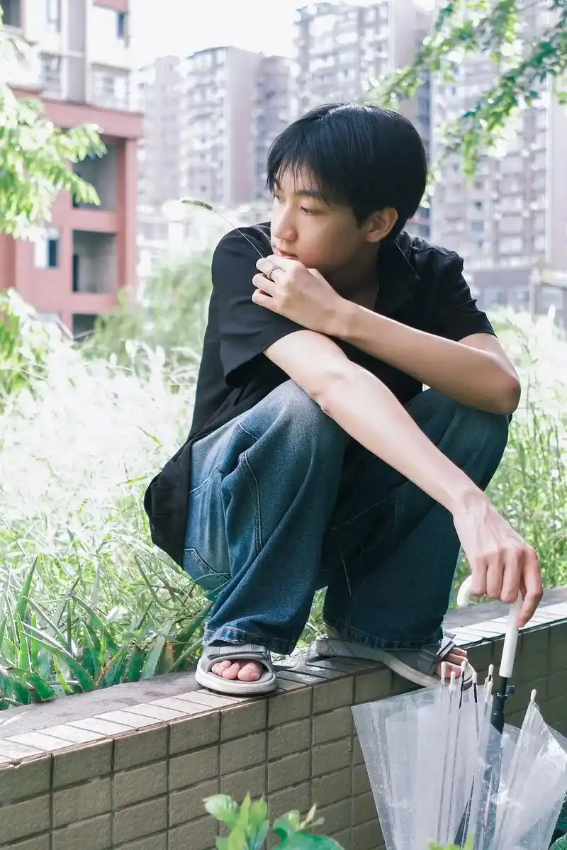 拜托,这可是纯素颜诶(图文版)#男生写真 #日系写真 #是谁 - 抖音